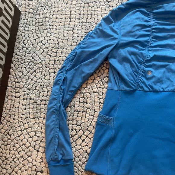 Lululemon jacket . - Picture 7 of 8